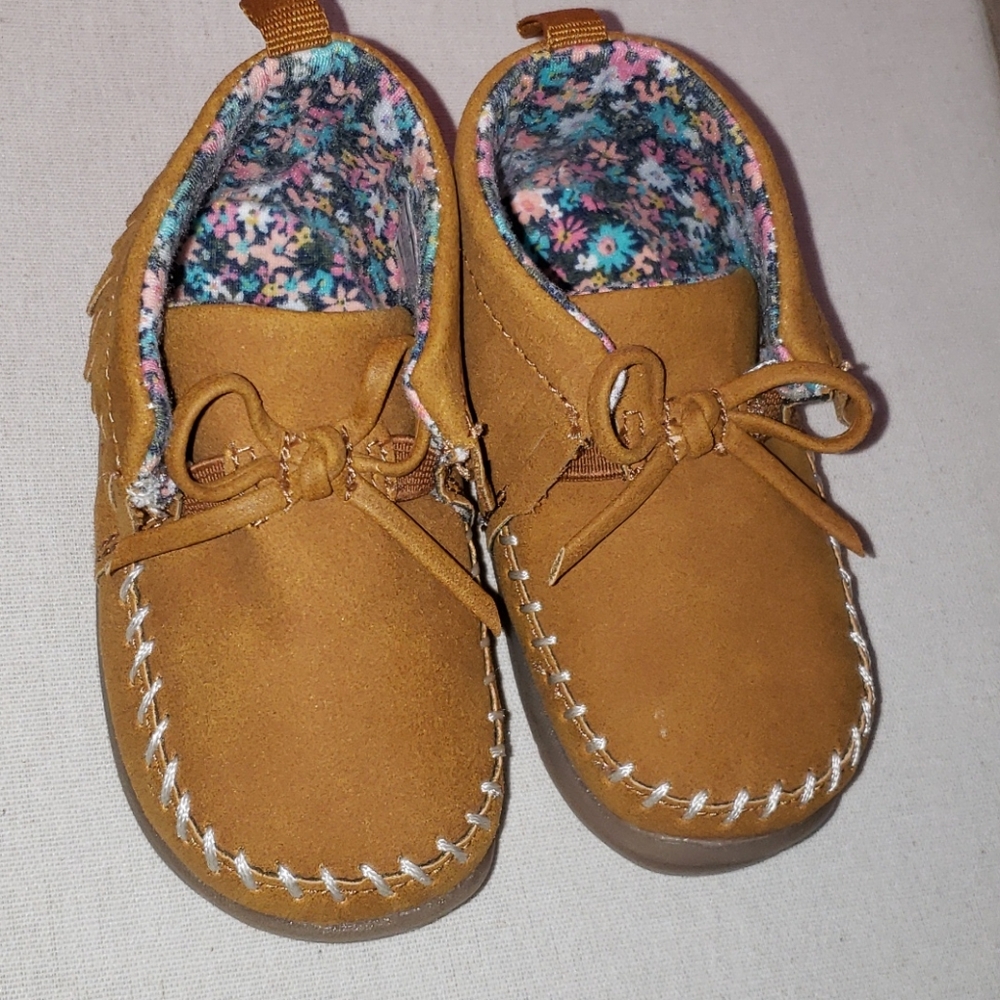 🆕️Carter's girls shoes-size 3.5